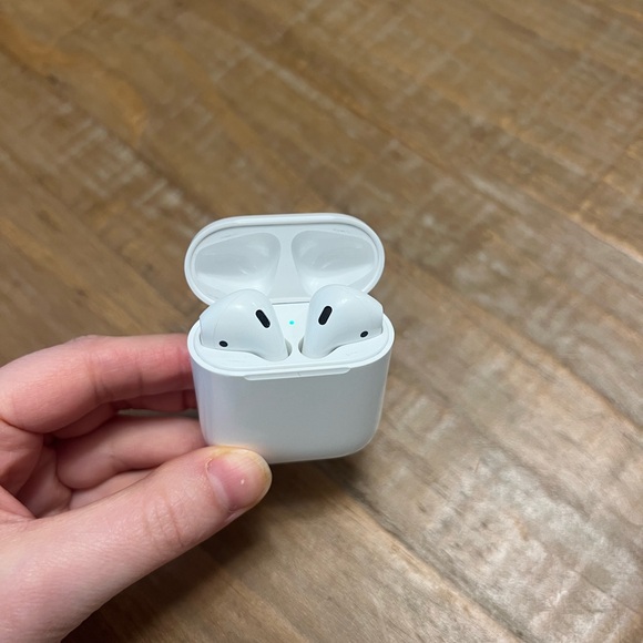AirPods Gen2 - Picture 3 of 4